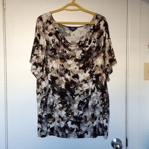 Reitmans Flowy top with ruche scoop neck